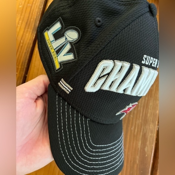 LIV Super Bowl Champions NFL Tampa Bay Buccaneers New Era 9Forty Snapback Hat - Picture 2 of 3